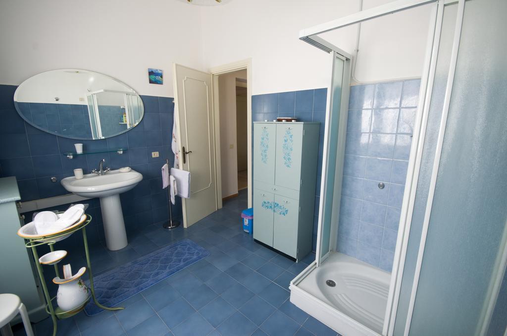 Bed&Breakfast Romantica Evasione Sutri Camera foto